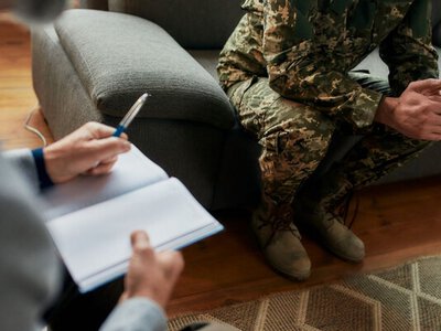 Все в одному довіднику: запорізьким ветеранам та ветеранкам пояснили, як отримати допомогу