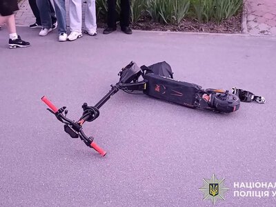 У Хмельницькому підліток на електросамокаті збив 7-річну дитину