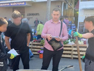 На центральному ринку Рівного виявили п’ятьох неоформлених працівників, серед них – підліток