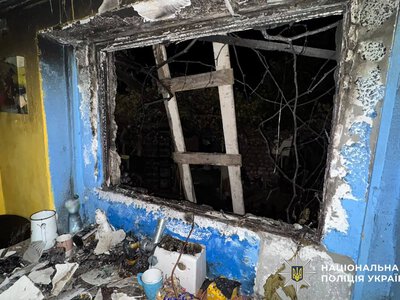 Нічний підпал під Житомиром: п’яний чоловік спалив мотоцикл родича та ледь не знищив будинок