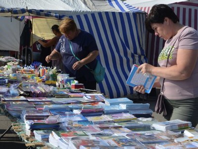 Виконком Житомира знову заборонив торгівлю канцтоварами на Житньому ринку