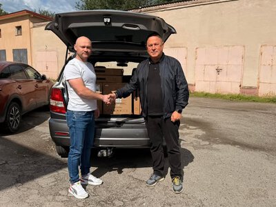 Надвірнянська громада передала на передову партію «Старлінків» та зарядних станцій