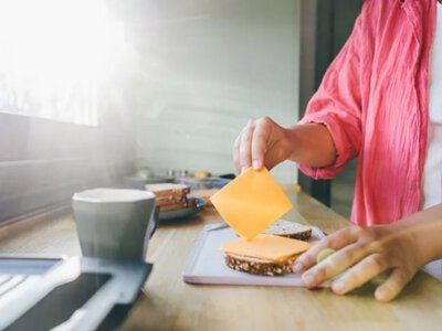Кальцієвий максимум: 7 продуктів, які містять більше кальцію, ніж скибочка сиру