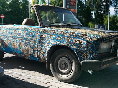 Хлопці перетворили старі “Жигулі” на авто-килим: чим дивує незвичний кабріолет