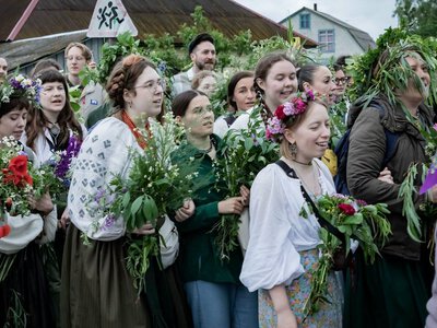 У селі на Чернігівщині провели архаїчний обряд «Проводи русалок»