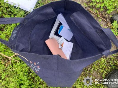 Судитимуть чоловіка, який у Сарнах поцупив забуту на лавці сумку з грошима й документами
