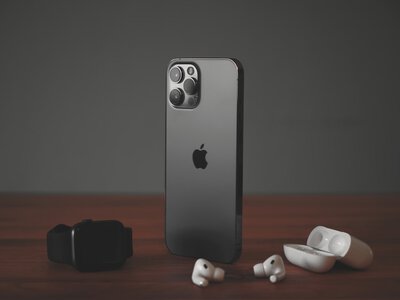 Apple попередила про подорожчання iPhone: як штучний інтелект вдарив по цінах