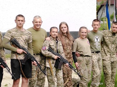Майбутні захисники України: на Закарпатті сотня юнаків і дівчат пройшла унікальний військовий вишкіл