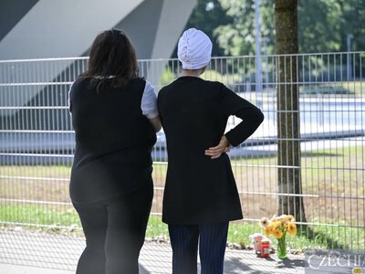 У Німеччині мати пішла на роботу і забула однорічну доньку в розпеченому авто: дитина загинула