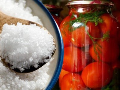 Новий ворог консервацій: в Україні продають сіль, через яку можуть вибухати банки