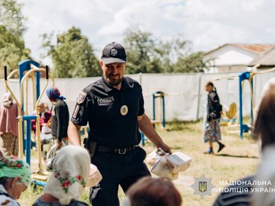 Шосткинські правоохоронці разом із капеланами завітали до підопічних психоневрологічного інтернату + Фото