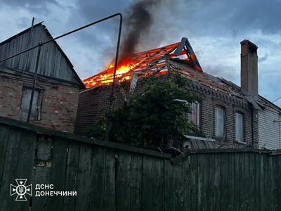 Ворожий дрон вдарив по приватному сектору Краматорська: спалахнув житловий будинок