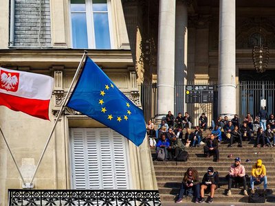 Польща різко змінила правила: робочих віз для іноземців стало у 8 разів менше