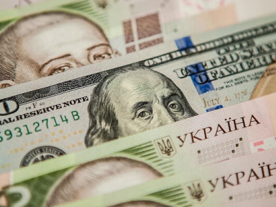Рішення ФРС посилило тиск на гривню: НБУ довелося продавати валюту