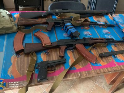 Майже 3 тисячі одиниць зброї та 2,4 мільйона набоїв тримали харків’яни вдома