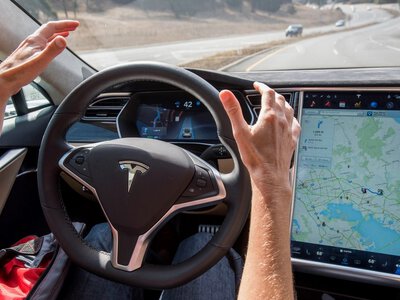 Reuters поставив під сумнів безпеку автопілота Tesla: що показало розслідування