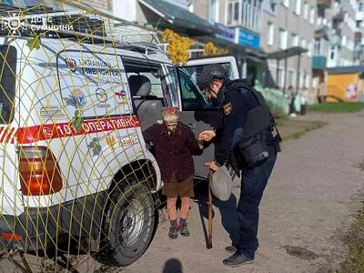 Із зони постійних обстрілів на Шосткинщині евакуювали жінку похилого віку