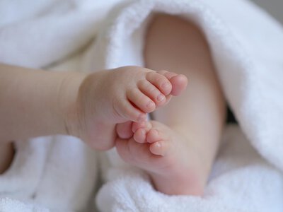 Рівень смертності немовлят у США знизився, але відстає від показників деяких інших країн