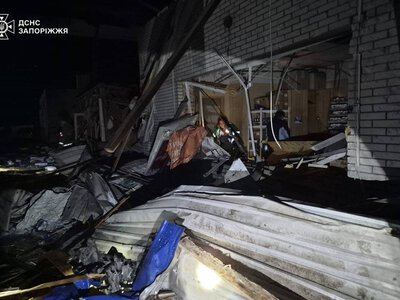 Внаслідок нічного обстрілу Запоріжжя постраждали двоє людей та горіла АЗС