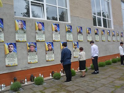 У Надвірнянському ліцеї відкрили меморіальні дошки трьом полеглим Захисникам