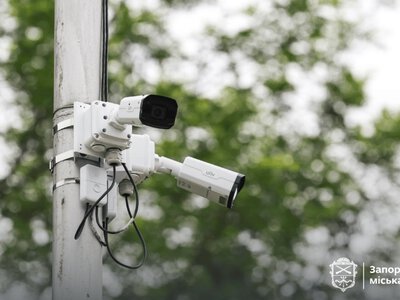Майже без «сірих» зон: у парках Запоріжжя встановлюють нові системи відеоспостереження