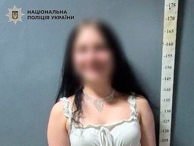 У Києві дівчина вибила двері супермаркету після відмови продати їй алкоголь