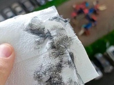 Москва під чорним дощем: жителі повідомляють про наслідки удару по НПЗ