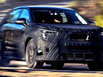 Skoda за тиждень до прем’єри показала, як перевіряє свій новий флагманський електрокросовер Peaq (ВІДЕО)