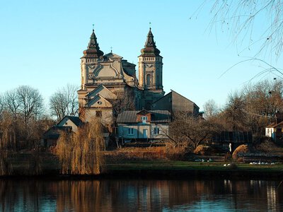 Костели, скелі та церква: куди поїхати на Львівщині на вихідних