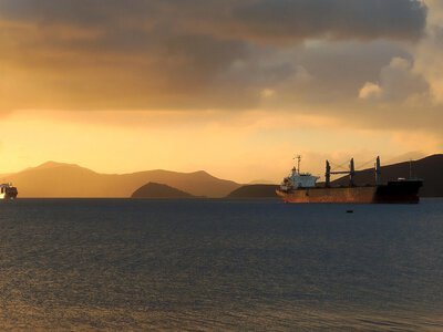Іран знову обмежив Ормузьку протоку: що загрожує ринку нафти