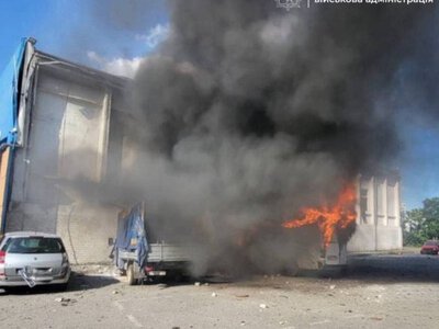 Окупанти вдарили по будівлі логістичного оператора у Запоріжжі, є поранені