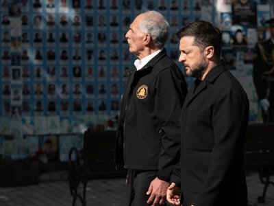 Президент Гондурасу вперше прибув до України та вшанував загиблих воїнів