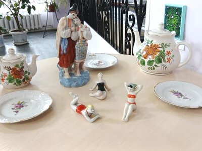 Біле золото України: у клубі «Колекціонер» Кам’янського пройшла виставка рідкісної порцеляни