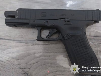 У центрі Тернополя сталася бійка: поліцейські вилучили зброю