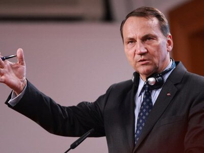 Сікорський: переможцем “війни історії й орденів” може стати лише Москва