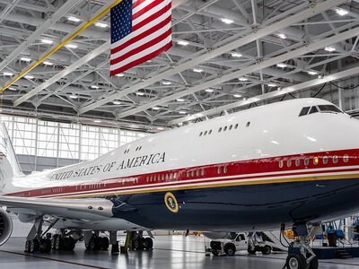 Трамп показав подарований Катаром літак, що стане його президентським бортом