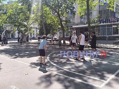 На головній пішохідній вулиці Миколаєва провели змагання зі стрітболу