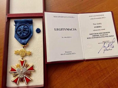 Дипломатичний скандал: українські посадовці масово відмовляються від польських орденів через демарш Варшави