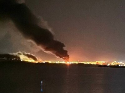 Вибухи лунали по всьому півострову, у порту – пожежа: що відомо про нічну атаку на Крим