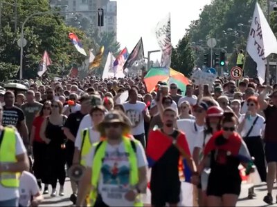У Сербії на антиурядовому мітингу тисячі людей вимагали дострокових загальних виборів