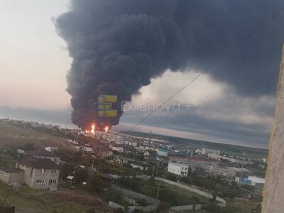 По обидва боки Кримського мосту: Зеленський підтвердив удари Сил оборони по нафтобазах у Керчі та логістиці ворога