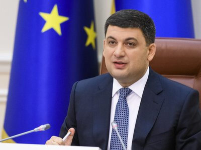 Українські посадовці продовжують повертати польські нагороди: експрем’єр Гройсман долучився