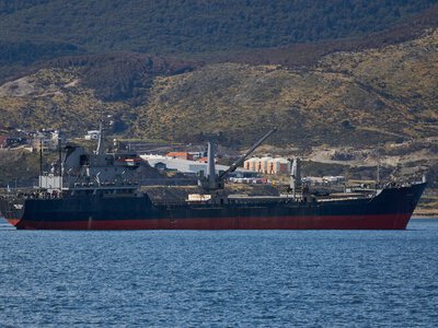 Індійські нафтові танкери успішно пройшли Ормузьку протоку всупереч заявам Ірану про блокаду