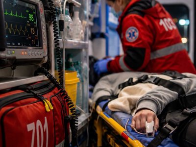Медики в шоці: у Мукачеві рятували 15-річну дівчину з гострим отруєнням алкоголем