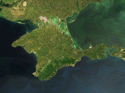 У Криму зростає дефіцит пального через удари по НПЗ - розвідка фіксує кризу на півострові