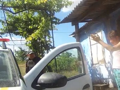 Поліцейські Бериславщини евакуювали жительку прифронтового села Новоолександрівської громади