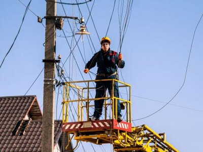 Енергетичний параліч півострова: після нічних ударів у Криму ввели графіки відключень, окупанти благають вимкнути кондиціонери