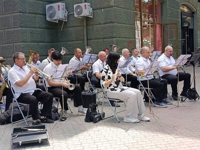 У Миколаєві у Каштановому сквері відбувся концерт духового оркестру просто неба