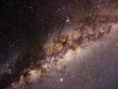 Вчені натрапили на дивний сигнал у центрі Галактики: до чого тут темна матерія