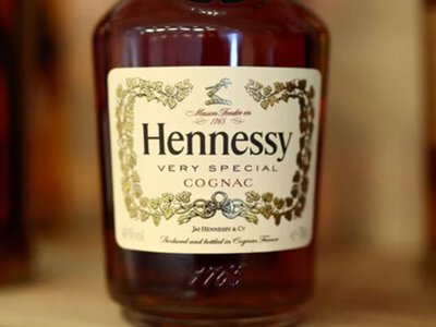 Hennessy вперше за 300-річну історію пішов у маси, щоб позбутися вироку старомодності
